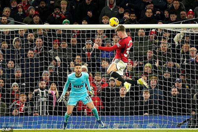 开云体育官网-林良锋：眼光不准还固执，滕哈赫用人策略糟糕透顶